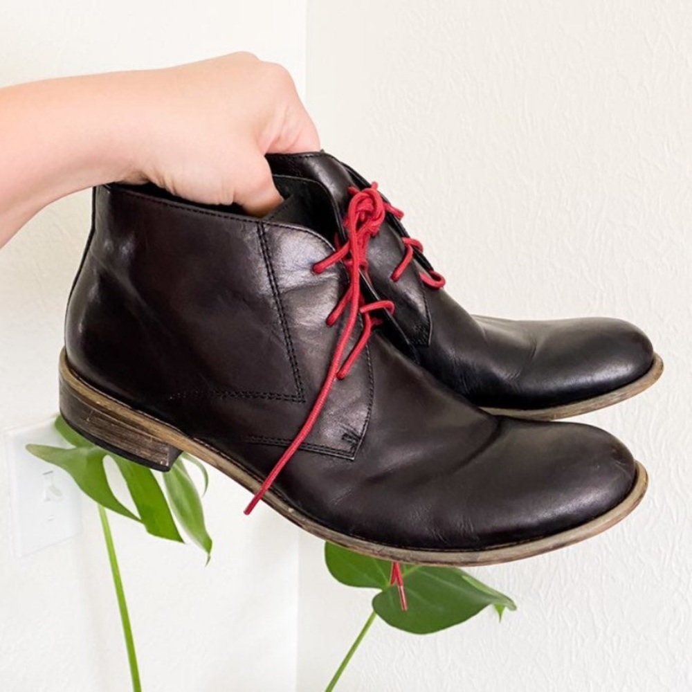 Steve Madden Mens black leather bristole chukka boots